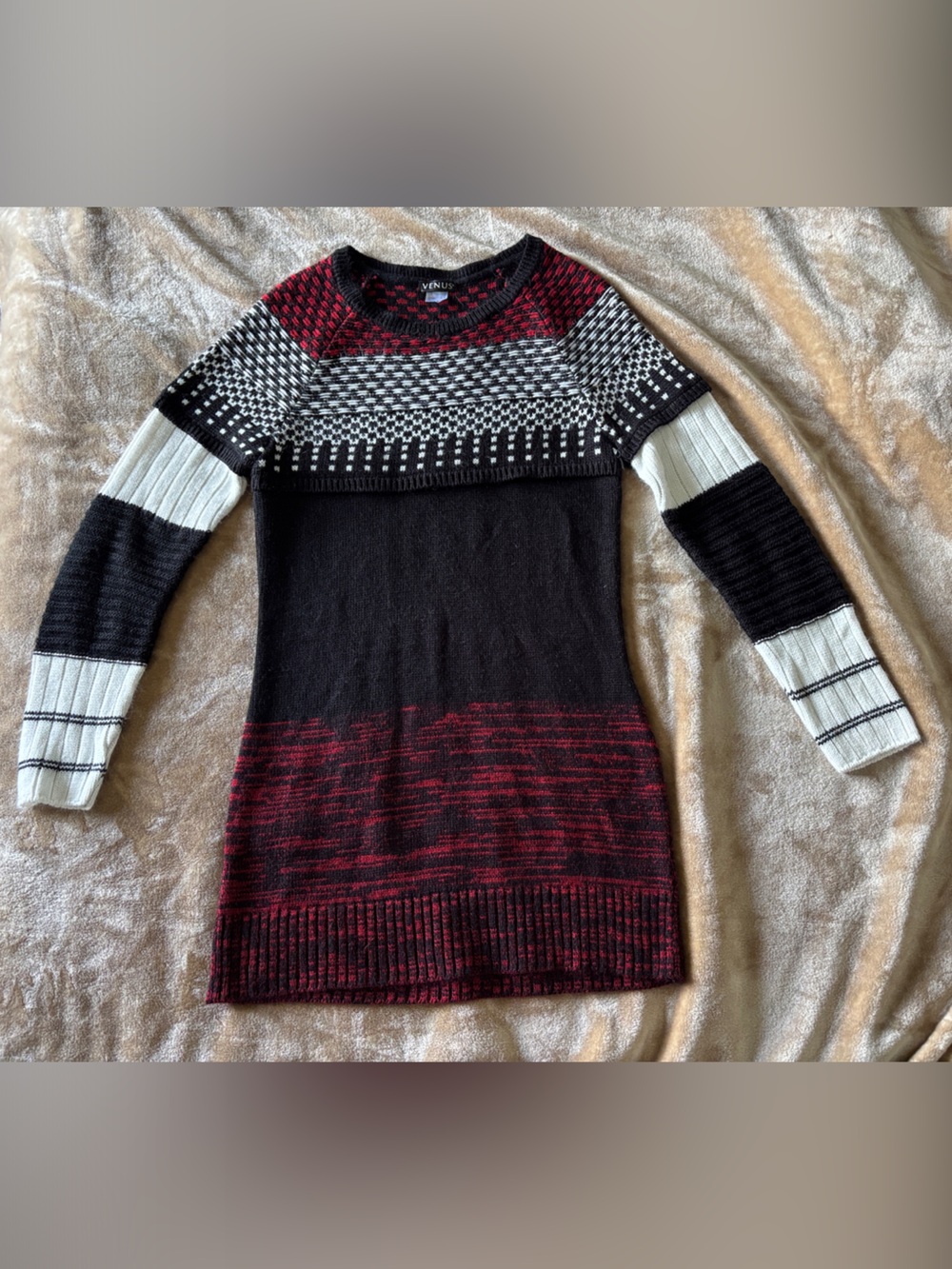 VENUS Black, Red and White Patterned Crewneck Sweater